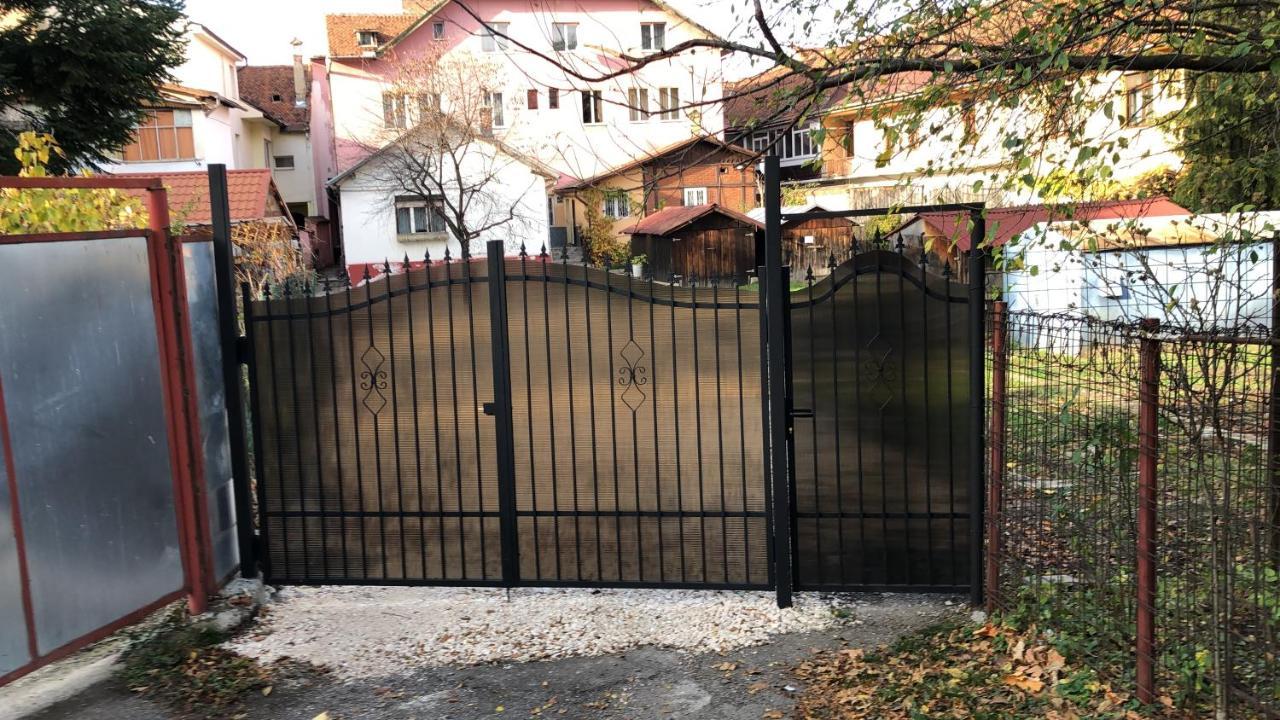 Stayplay Center Theater Braşov Buitenkant foto