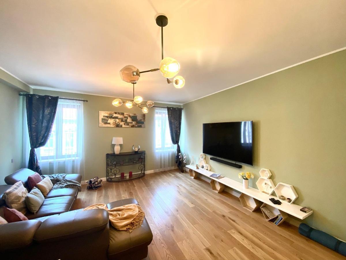 Stayplay Center Theater Braşov Buitenkant foto